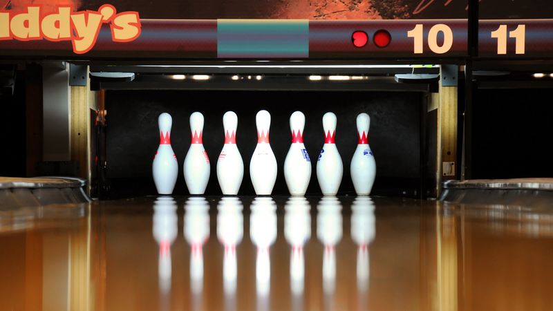 skittles, bowling, reflection, 4k