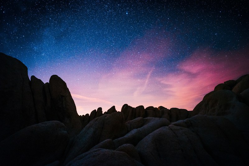 the sky full of stars with blue and pink hues over the rock formations, _imagination after dark 4k