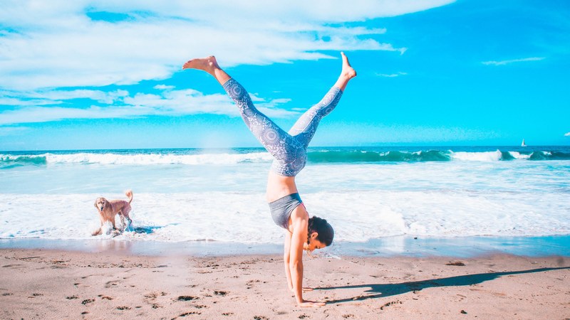handstand in hermosa 4k