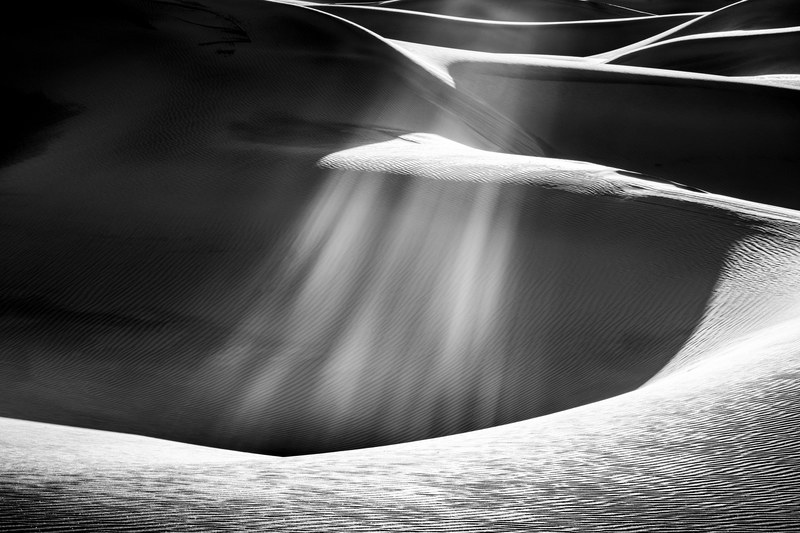 white sand dunes with a shining light hitting them from above, _first light 4k