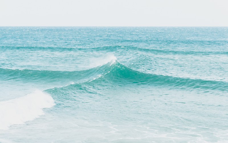 clear ocean waves colliding at kings beach, converging waves 4k