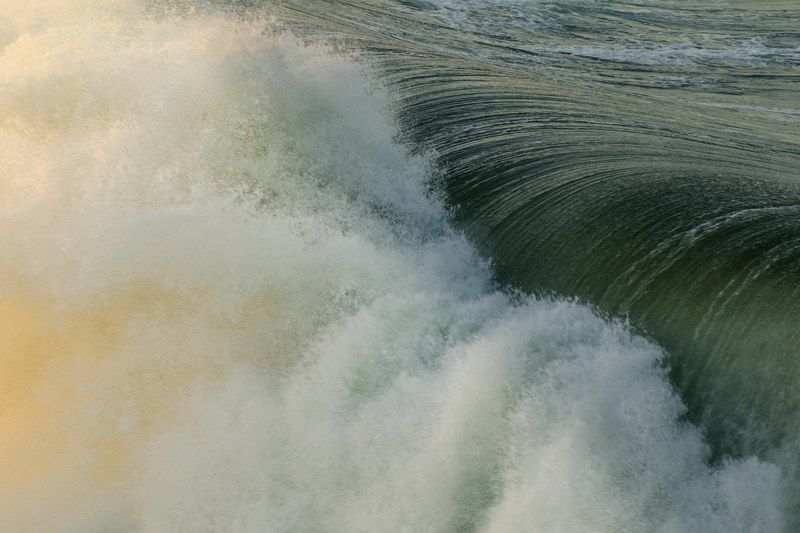 ocean wave crashing at huntington beach, winter swell 4k