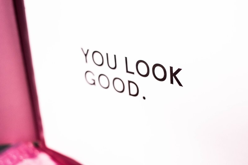 message you look goos type and text 4k