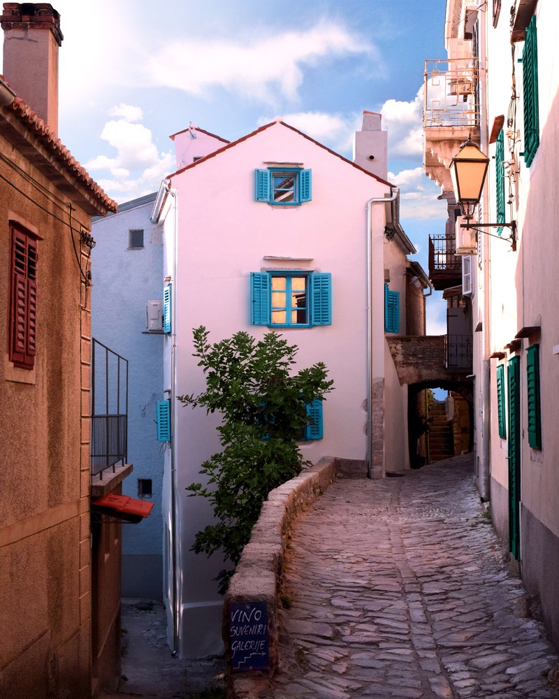 walking alone in a small pink village 4k