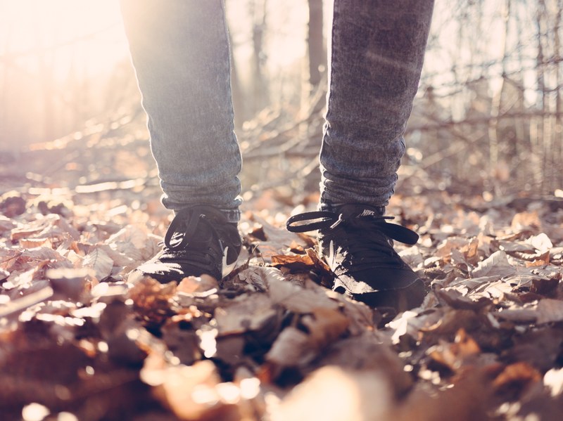 a closeup of a persons shoes and legs from the autumn ground in new york texas, new york texas autumn 4k