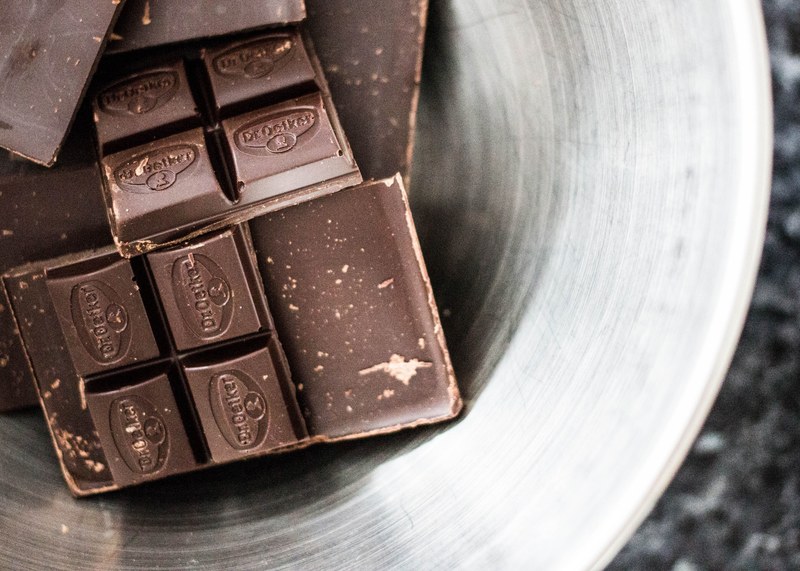 chocolate chocolate bar plate and ingredient 4k