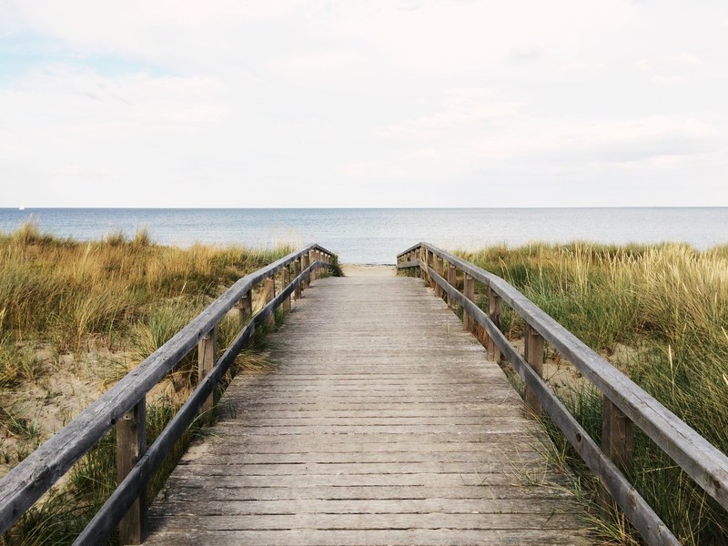 wooden walkway towards the beach by the ocean at dahme, wooden walkway to the ocean 4k