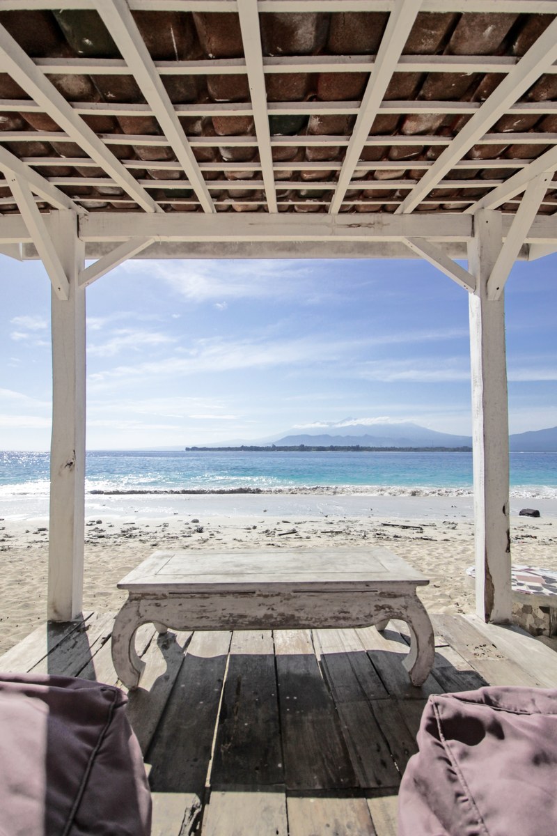relaxing on gili trawangans beach 4k