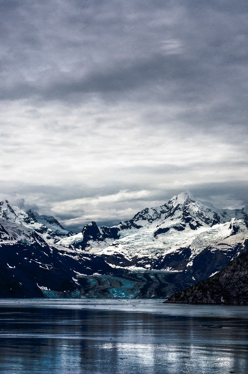 snow covered mountain surrounded by water in glacier bay national park, snow covered mountain in glacier bay national park 4k