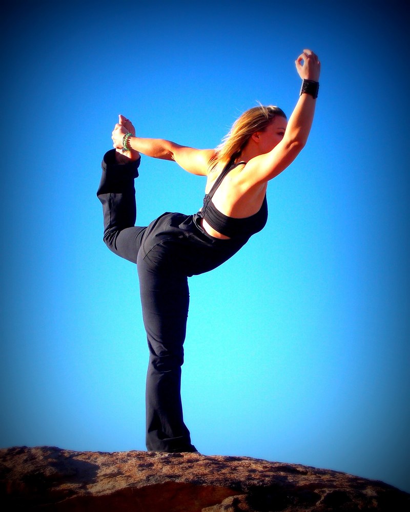 yoga dancer sky blue rocks blue sky fitness 4k