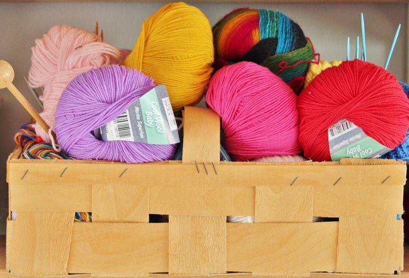 wool knit knitting needles basket colorful hobby 4k