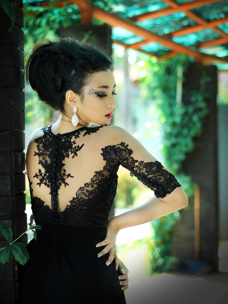 woman female back beauty model hunting 4k