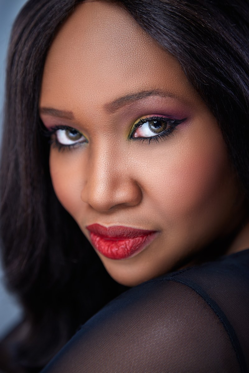woman portrait face studio beauty canon shot 4k