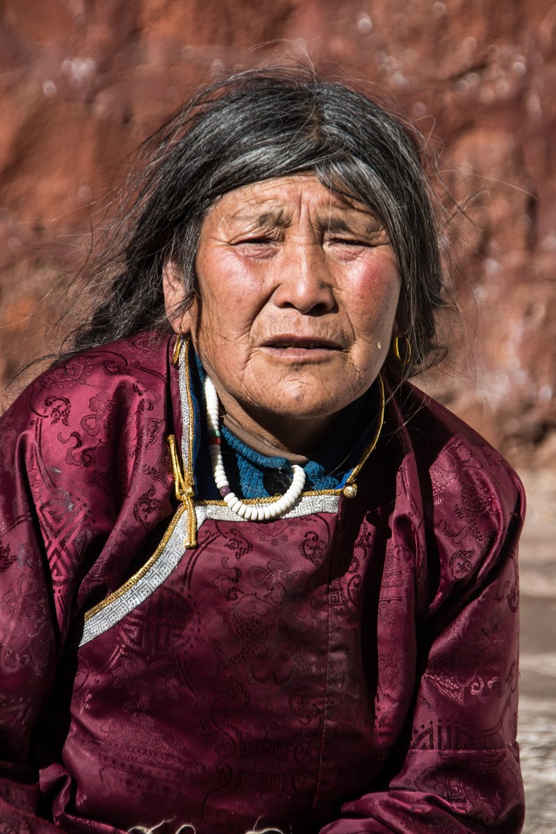woman tibet indigenous 4k