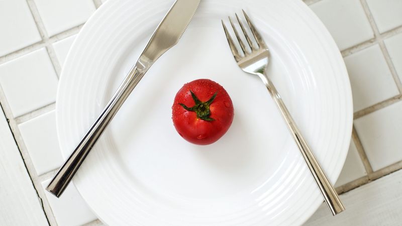 tomato, drops, plate, knife, fork, minimalism, 4k