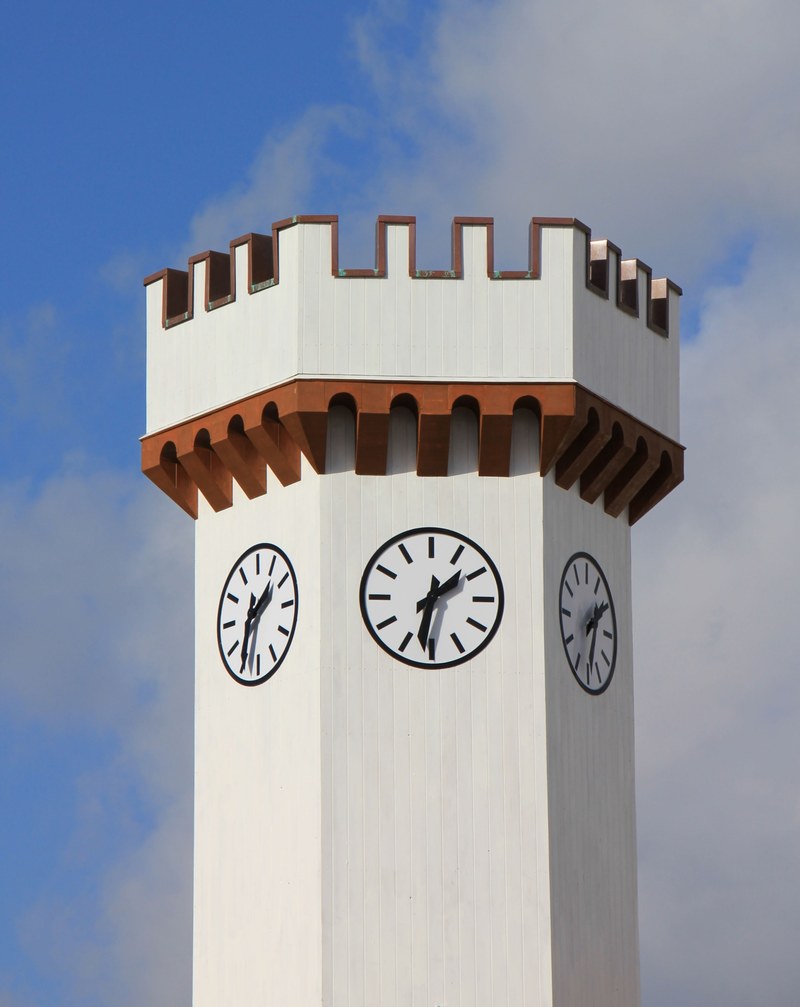 white sky tower clock watches time 4k