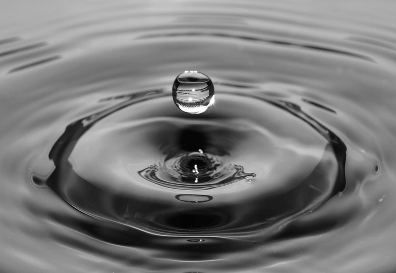 water drop dropping splashing splash wet rain 4k