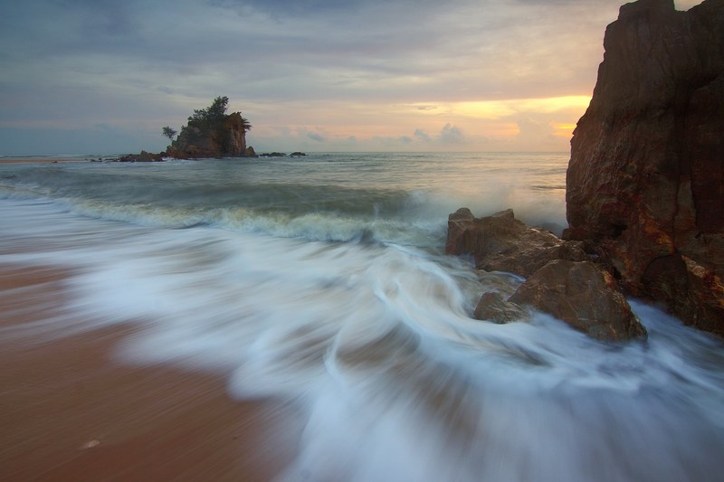 water sunrise ocean island sea waves motion 4k