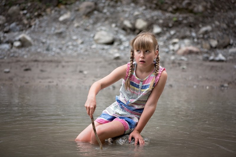 water child girl splashing bach childhood out 4k