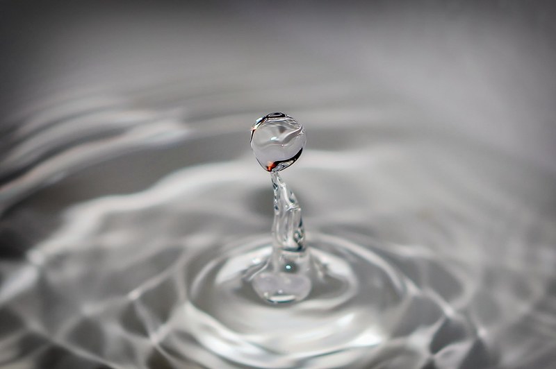 water droplet drop splash wet amazing ball calm 4k