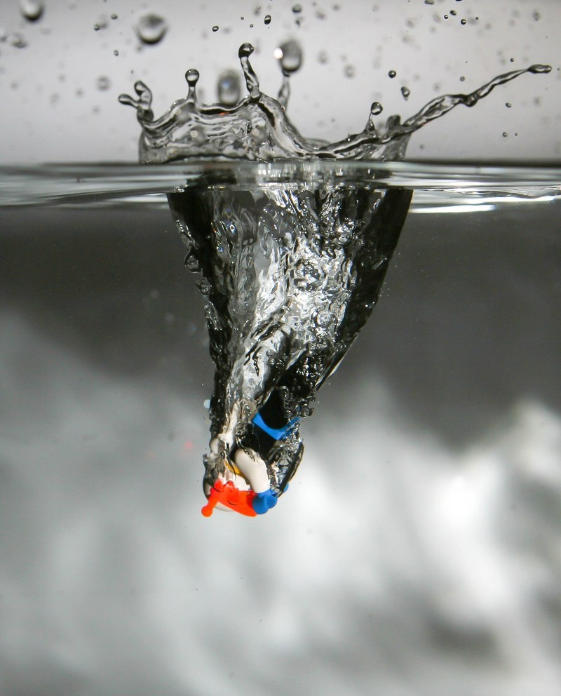 water diving air bubbles blow lego inject 4k