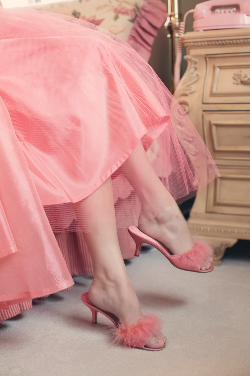 vintage slippers elegance legs pink 4k