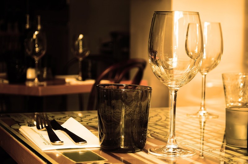 table restaurant furniture glass wine drink 4k