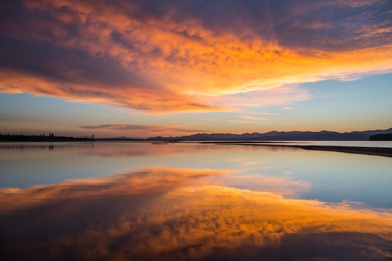 sunrise yellowstone lake sky clouds reflection 4k