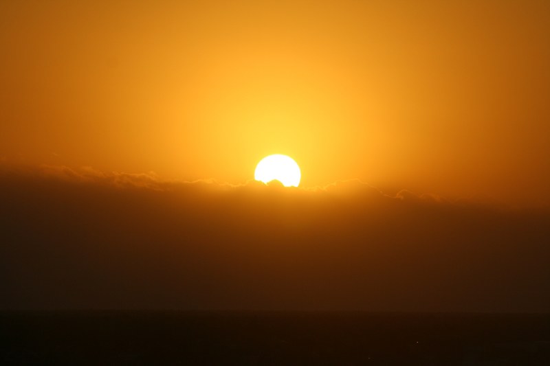 sun setting sun sunset water clouds sky dusk 4k