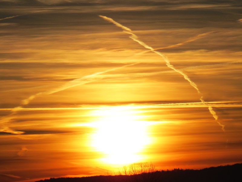 sun sunset yellow golden sky clouds contrail 4k
