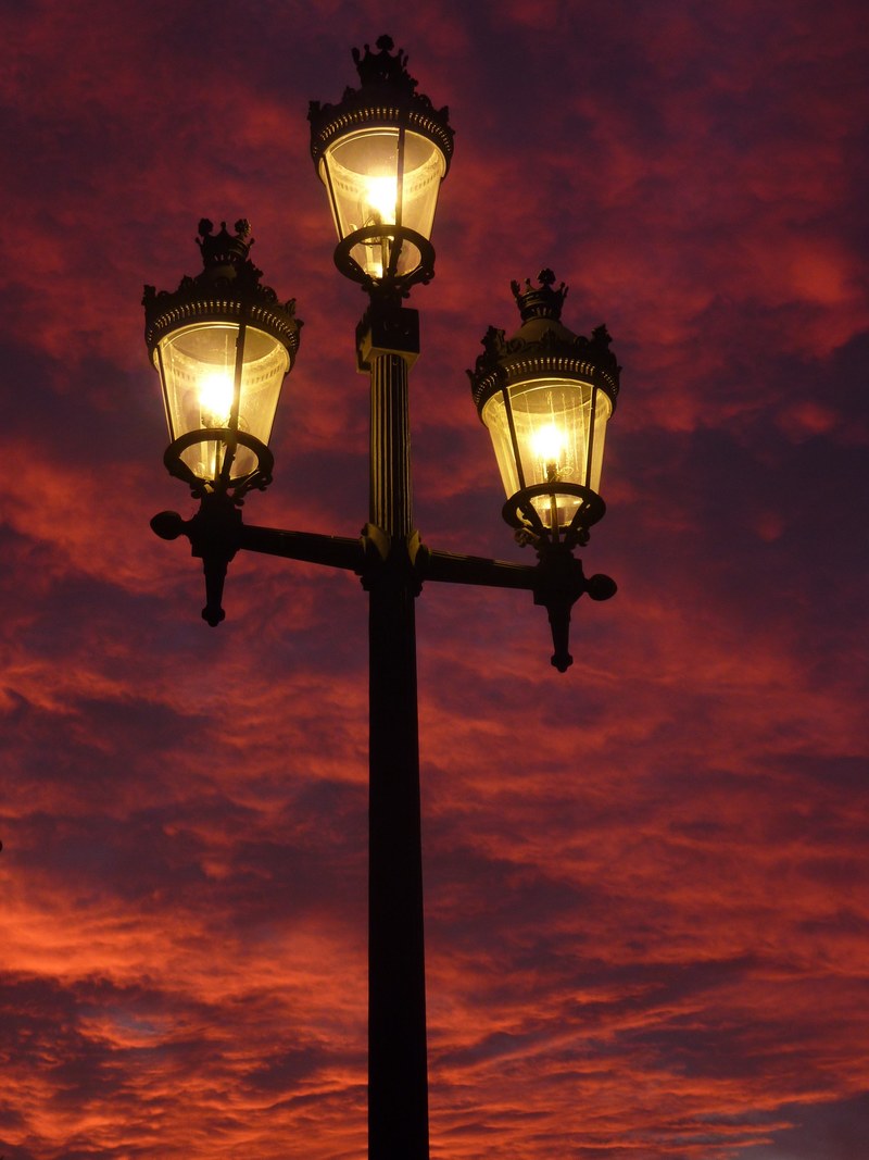 street lamp lantern afterglow light lighting hell 4k