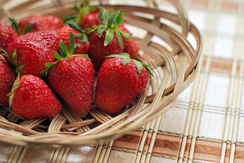 strawberry berry red bowl basket fresh natural 4k