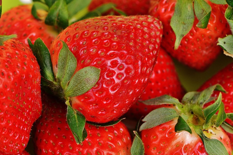 strawberries fruit close fruits red sweet food 4k