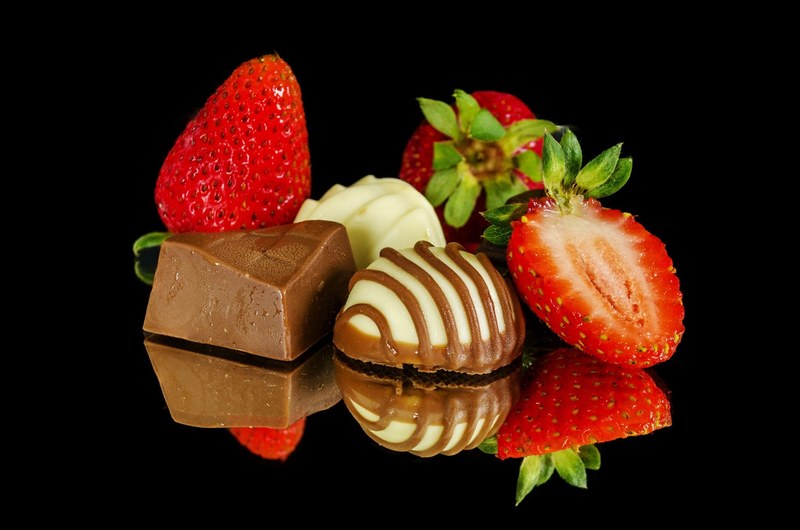 strawberries chocolate food sweet strawberry fruit 4k