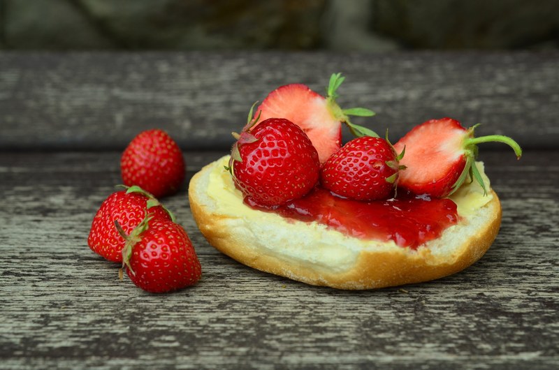 strawberries strawberry jam jam sandwich sweet eat 4k