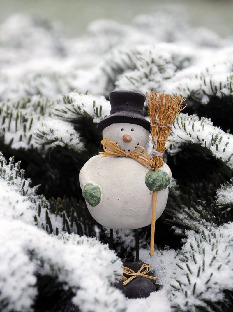 snow man figure snow deco winter wintry 4k