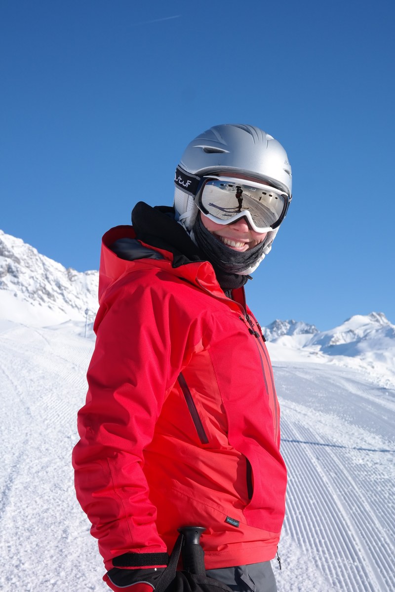 skier skiing ski run ski snow cold fun runway 4k