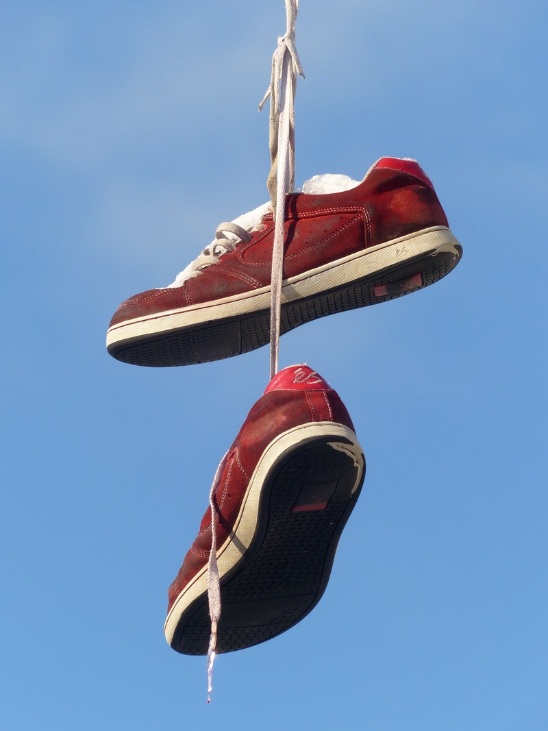 shoes depend leash sky beautiful art red 4k