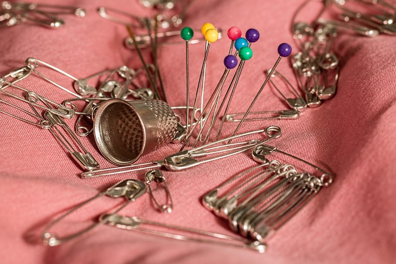sewing thimble pins safety pins needle mending 4k