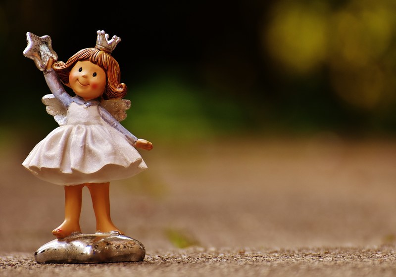 schutzengelchen angel figure cute ceramic art 4k