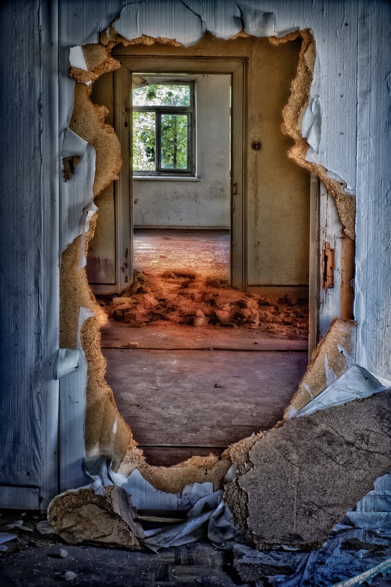 ruin decay home building dilapidated lapsed old 4k