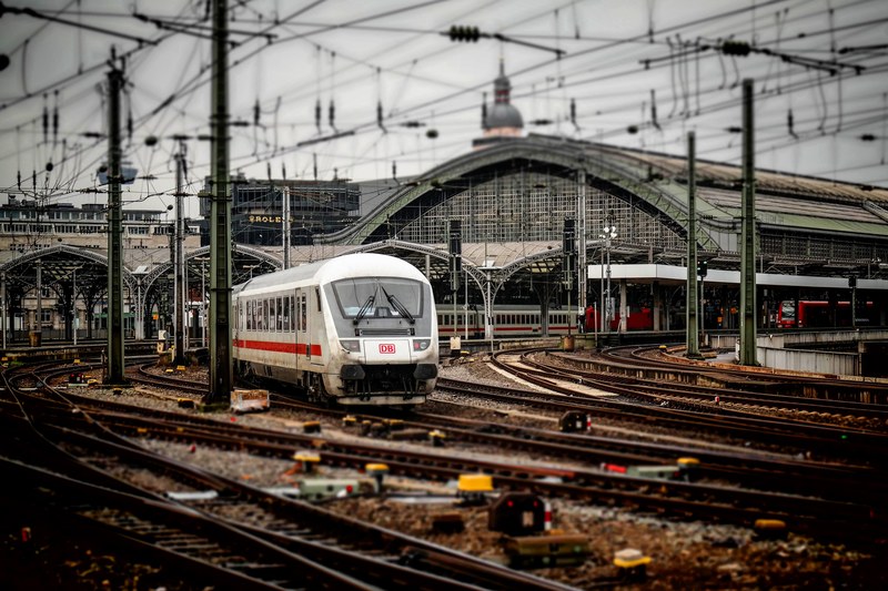 railway station cologne train railway ice seemed 4k