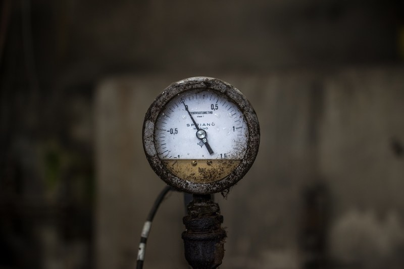 pressure gauge mechanical industrial instrument 4k