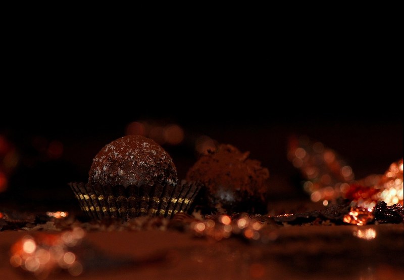 praline chocolate nibble sweetness gourmet brand 4k