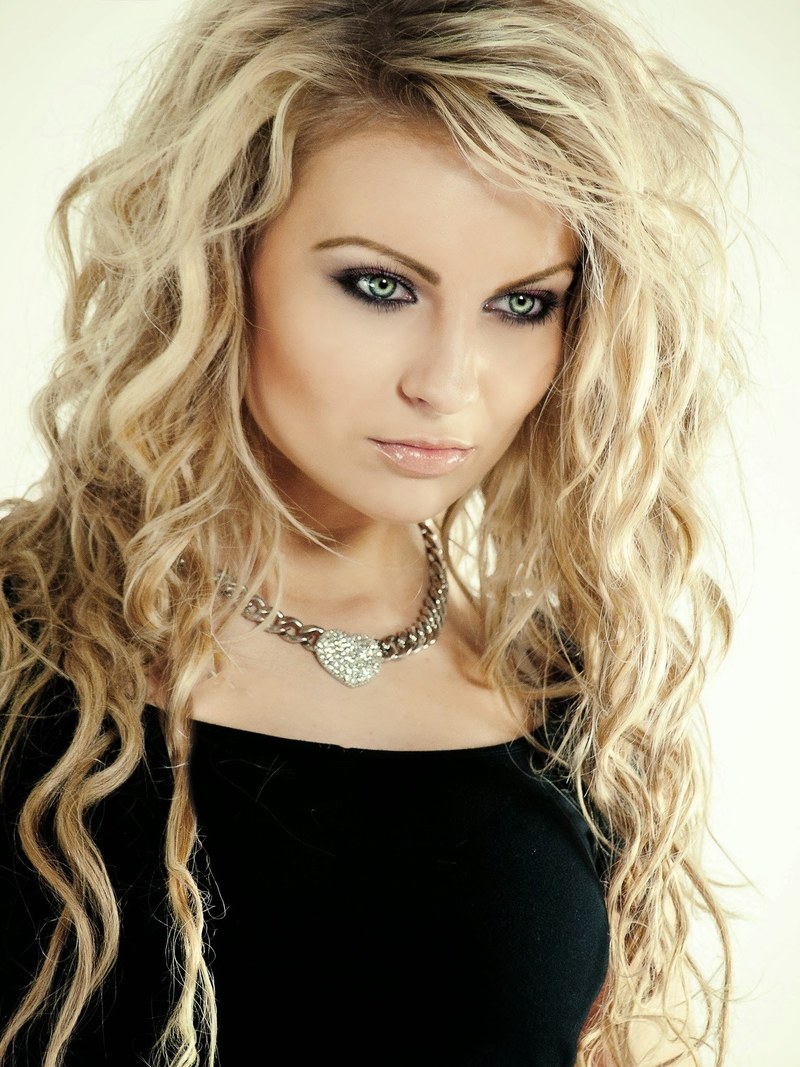 portrait studio girl nice grey white black blond 4k