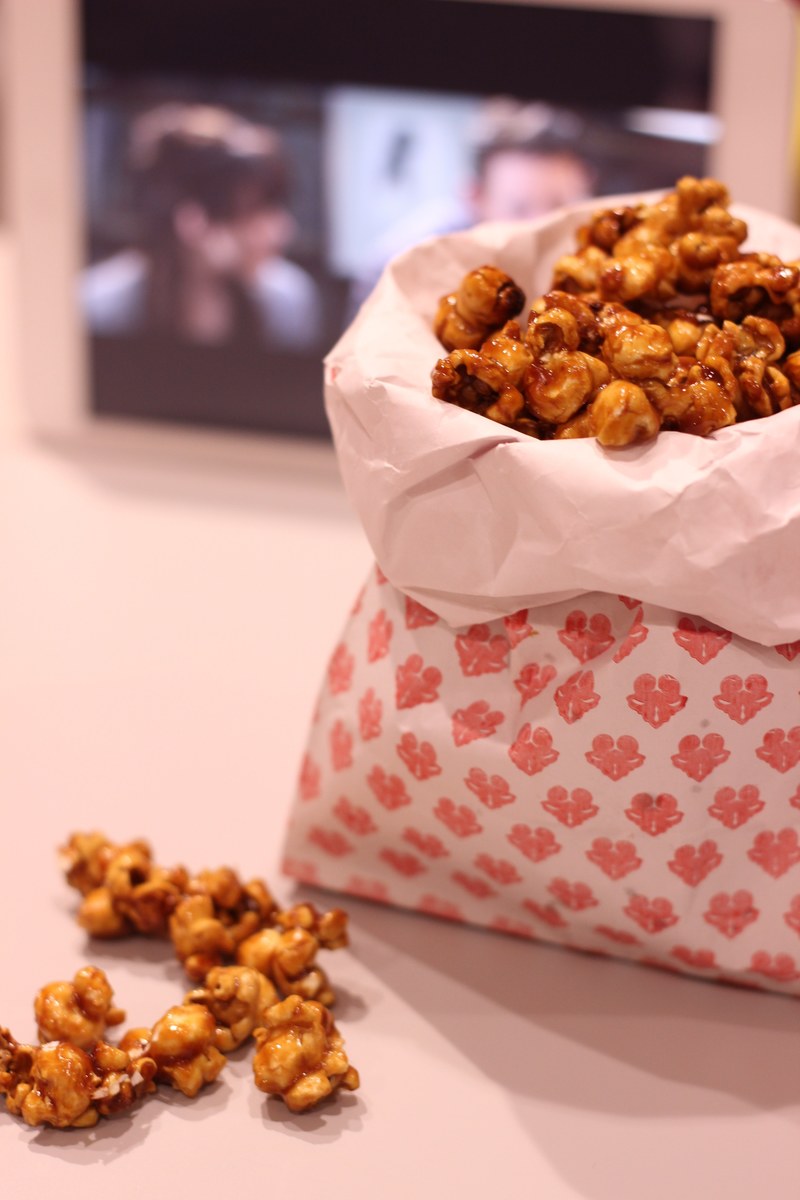 pop corn caramel snack caramelized golden tasty 4k
