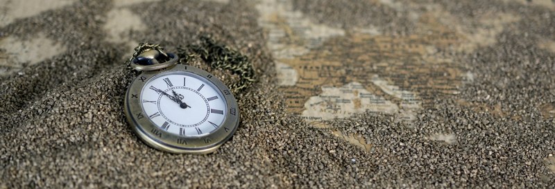 pocket watch time of sand map of the world time 4k