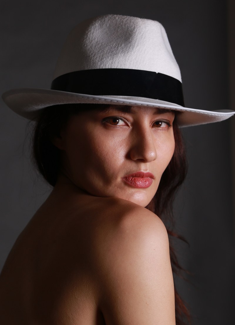 piercing eyes moody sexy lady attractive 4k