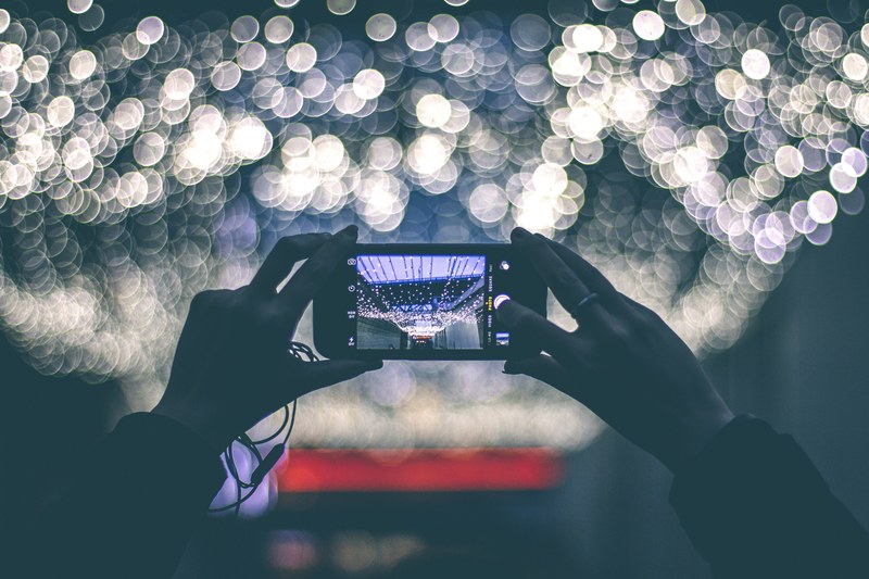 photography taking picture display smartphone 4k