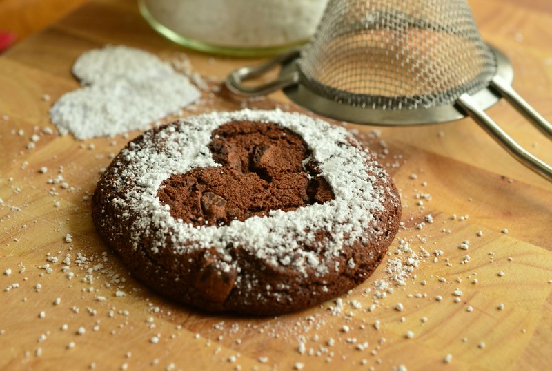 pastries bake sweet brownie icing sugar baked 4k